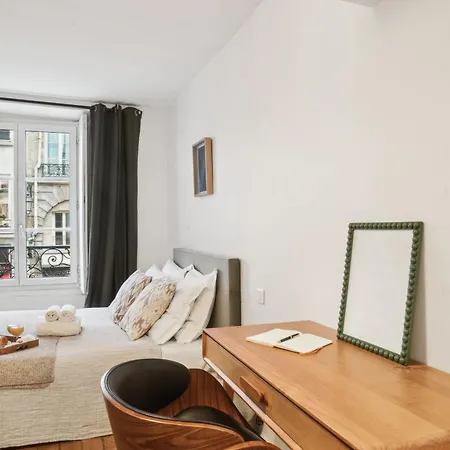 1br Near Palais Royal & Louvre * Parigi